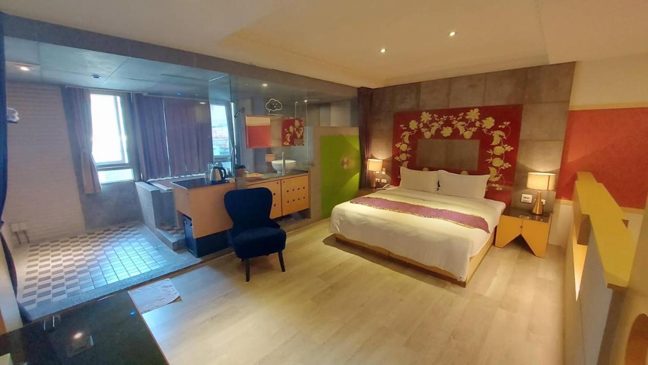 Jungle City Motel Chiayi Buitenkant foto