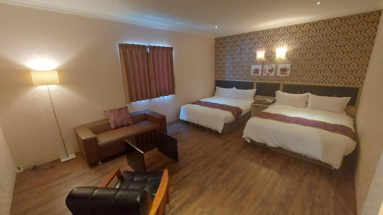 Jungle City Motel Chiayi Buitenkant foto