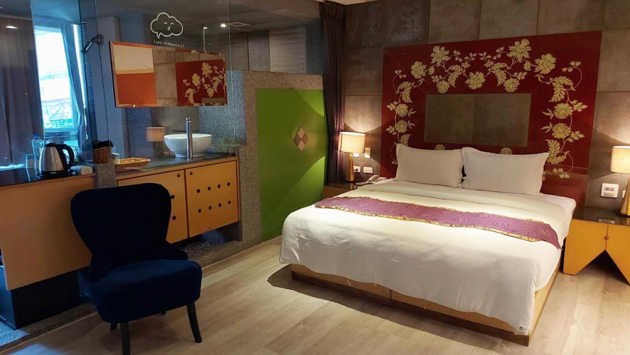 Jungle City Motel Chiayi Buitenkant foto