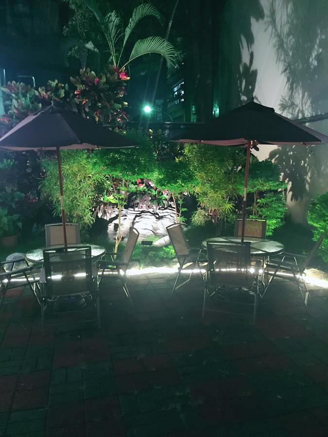 Jungle City Motel Chiayi Buitenkant foto