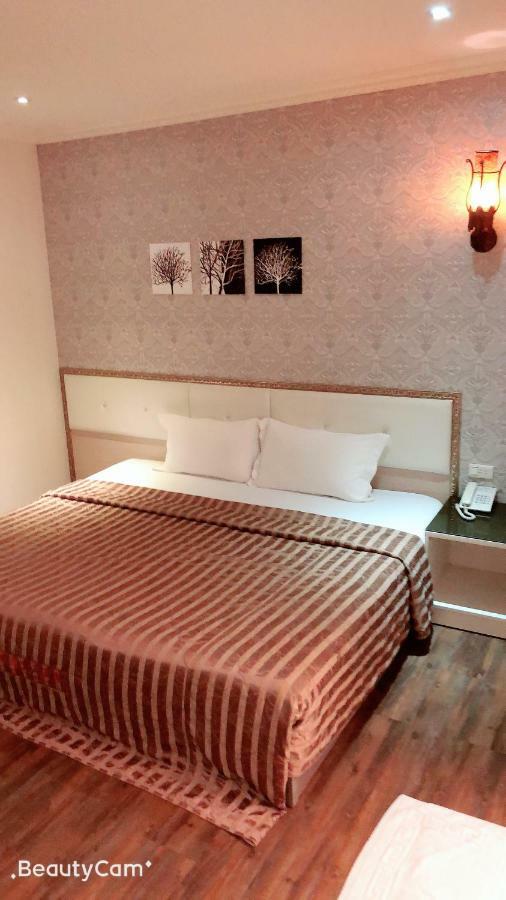 Jungle City Motel Chiayi Buitenkant foto