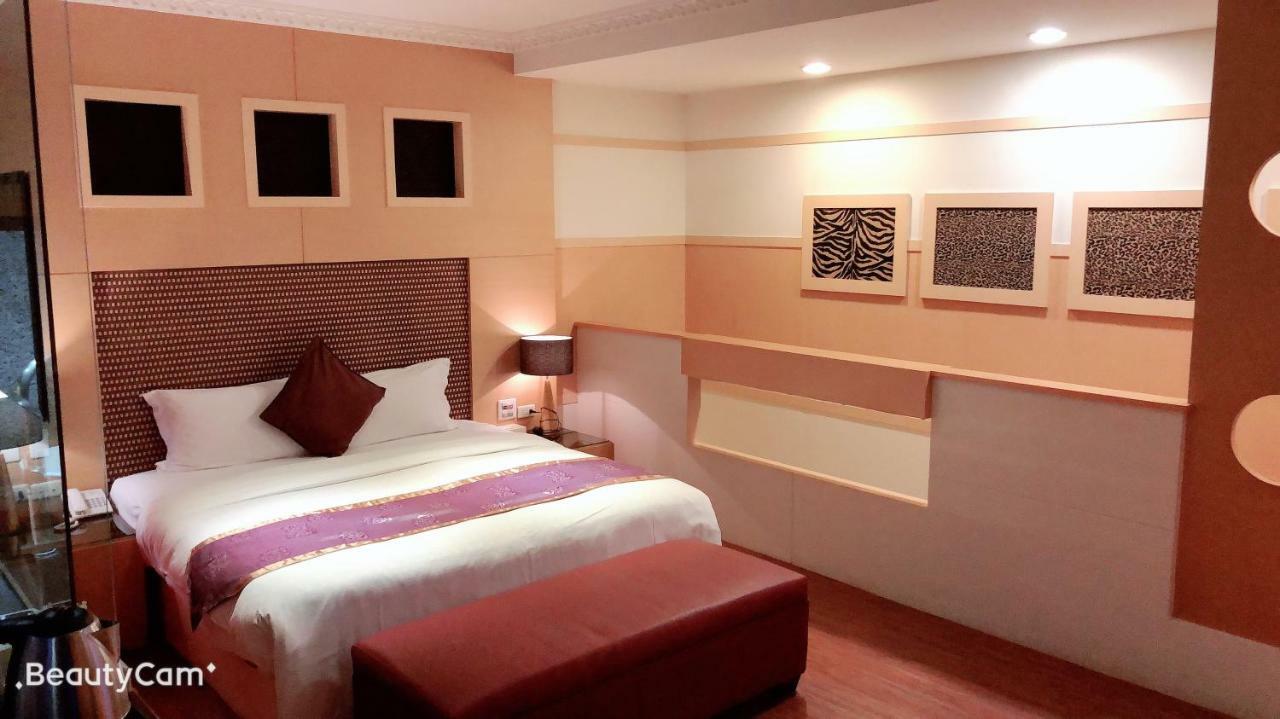 Jungle City Motel Chiayi Buitenkant foto