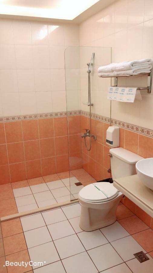 Jungle City Motel Chiayi Buitenkant foto