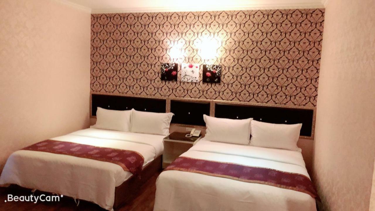 Jungle City Motel Chiayi Buitenkant foto