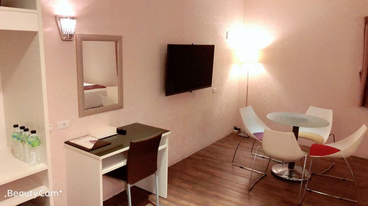 Jungle City Motel Chiayi Buitenkant foto