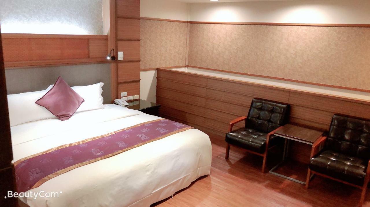 Jungle City Motel Chiayi Buitenkant foto